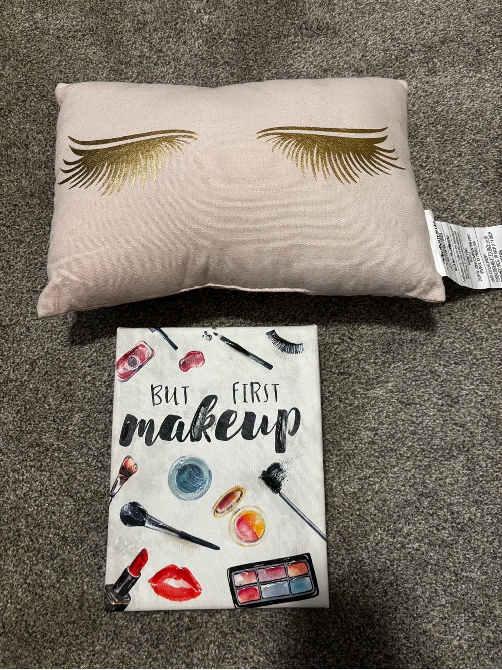 Lash / makeup decor